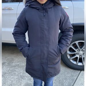 EUC authentic Canada Goose Victoria Parka Navy XXS Slim Fit 625 duck down jacket